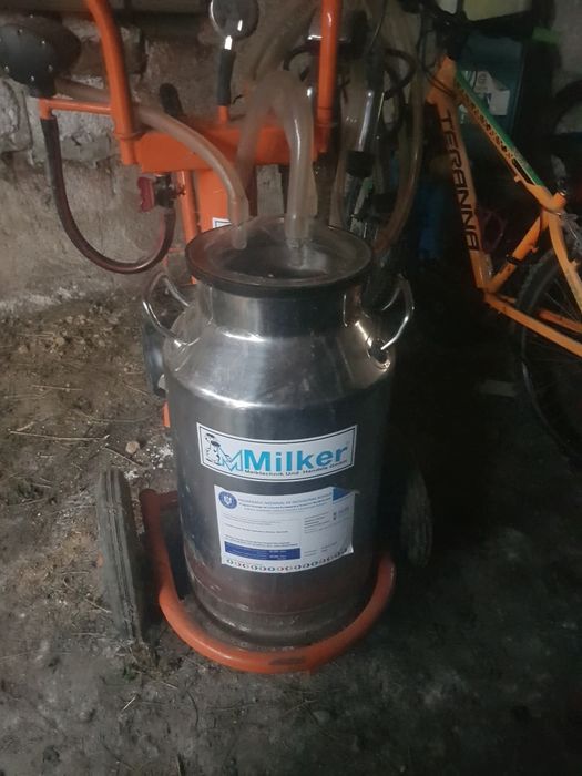 Vând mulgătoare cu 2 posturi