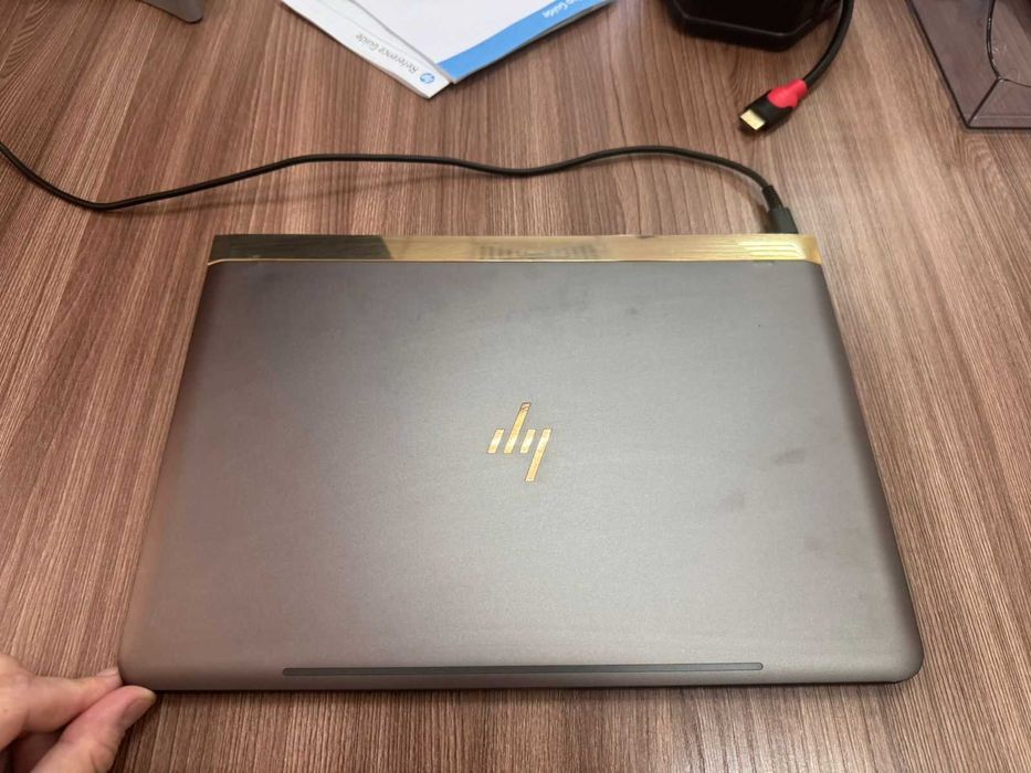 Ноутбук HP Spectre 13-af001ur 2PN84EA черный Core I7
