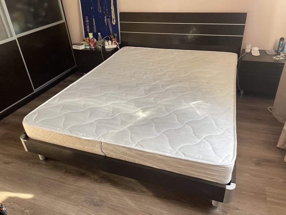 Кровать двуспальная с матрасом 150х190