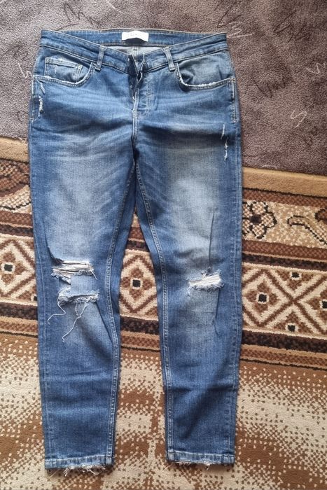 Vând blugi Zara Man