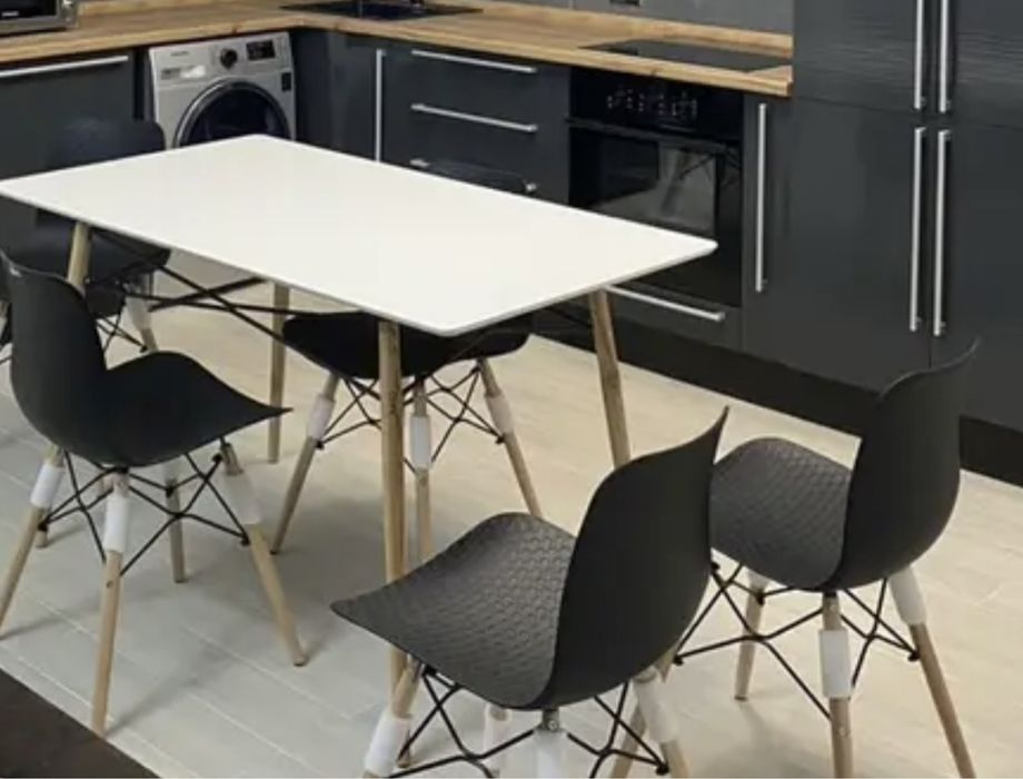 Стол ,стулья в хорошем состоянии