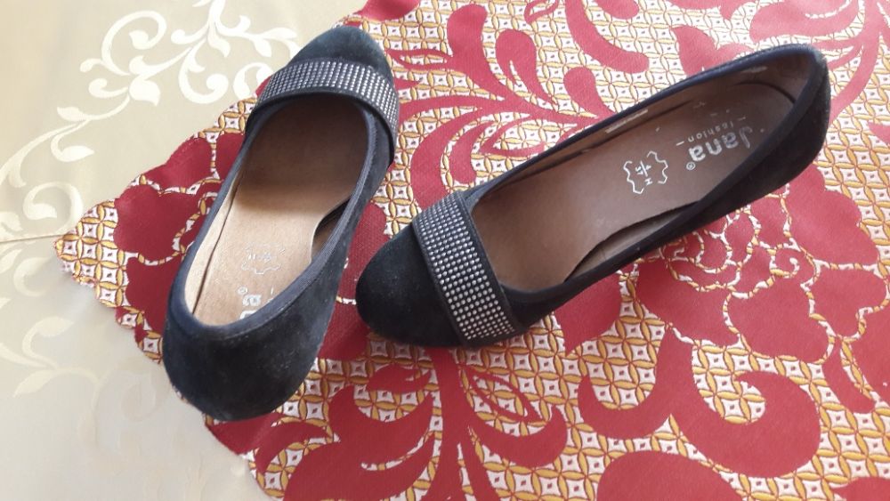 Pantofi din piele intoarsa neagra cu perlute marunte albe