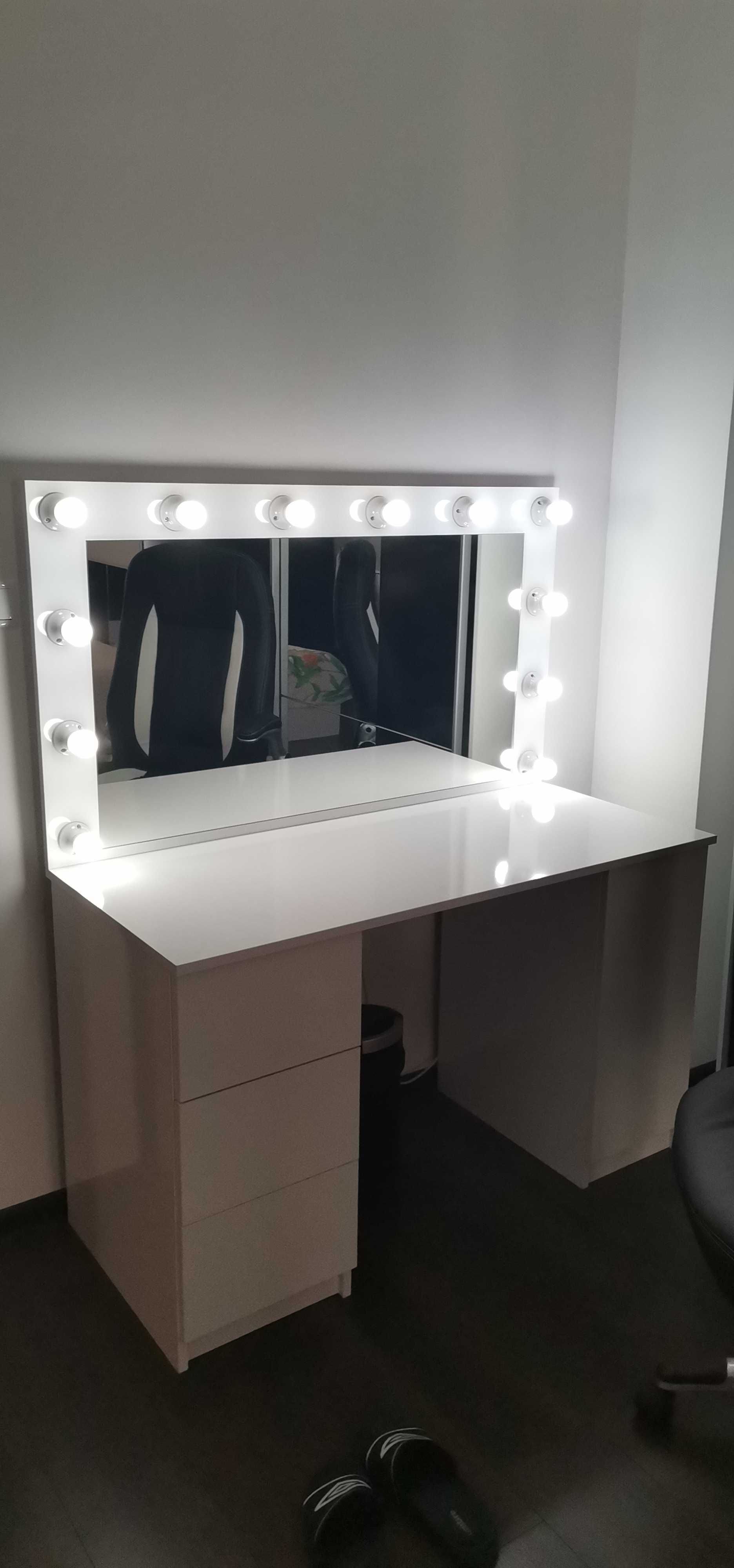 Огледало с осветление за фризьорски салони и професионален грим