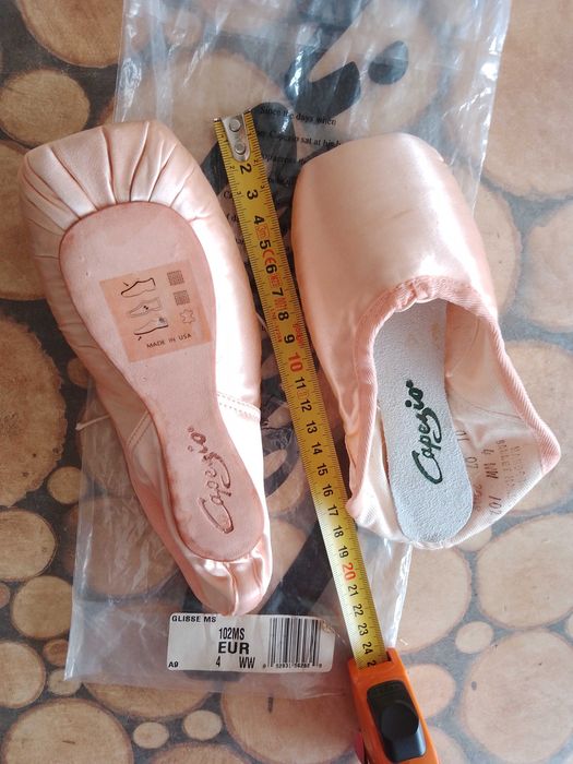 Продавам чисто нови детски палци за балет CAPEZIO GLISSE MS