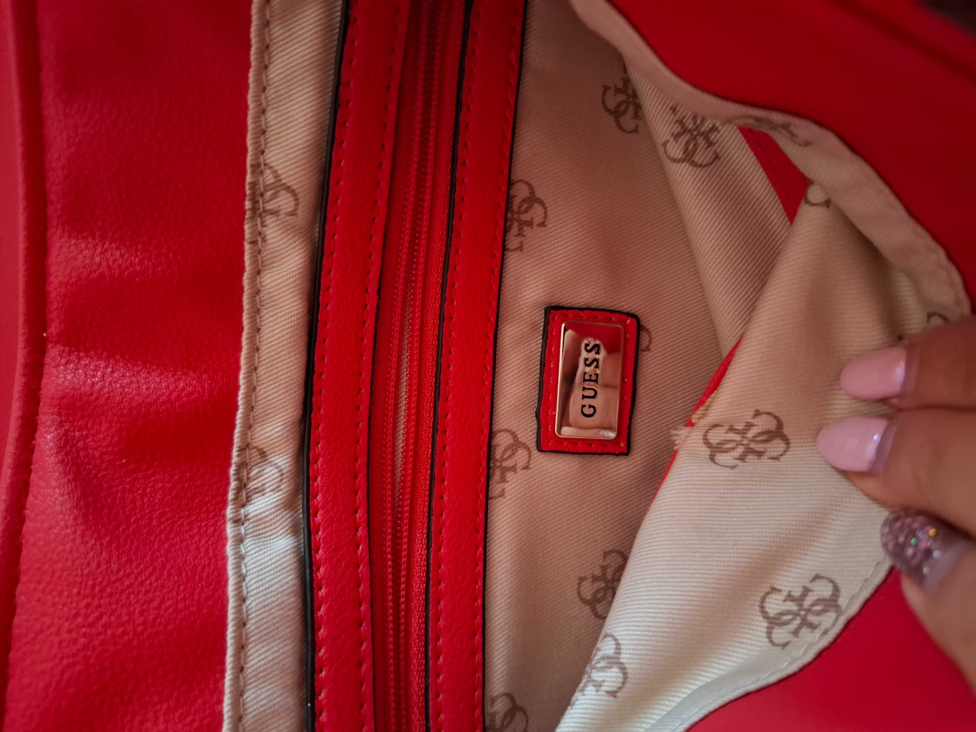Дамска чанта Guess