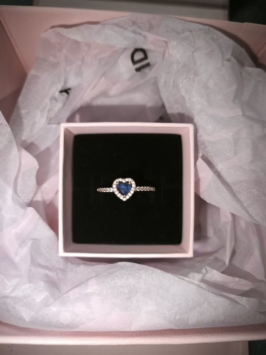 Inel cu inimioară Pandora rosegold
Placare din aur roz de la Pa