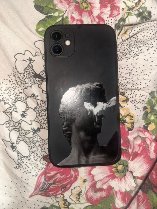 Продам айфон 11