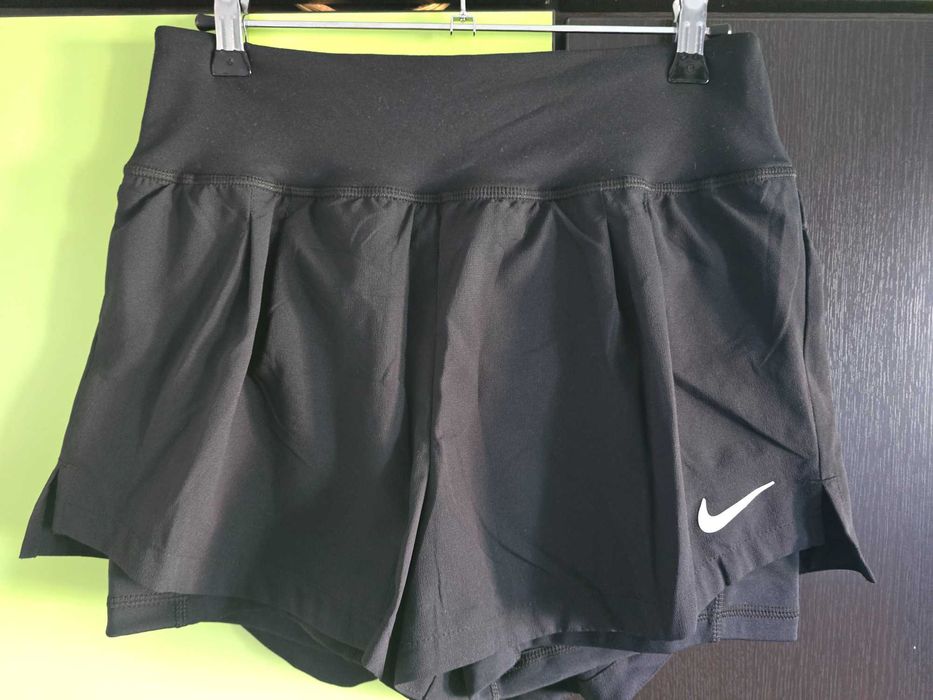 Pantaloni scurti cu tehnologie Dri-FIT Court Advantage, Negru, M și XL