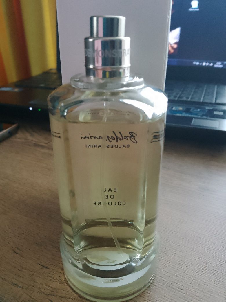 Vând parfum bărbătesc Baldessarini