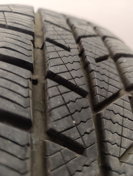 Зимни гуми 205 55 16