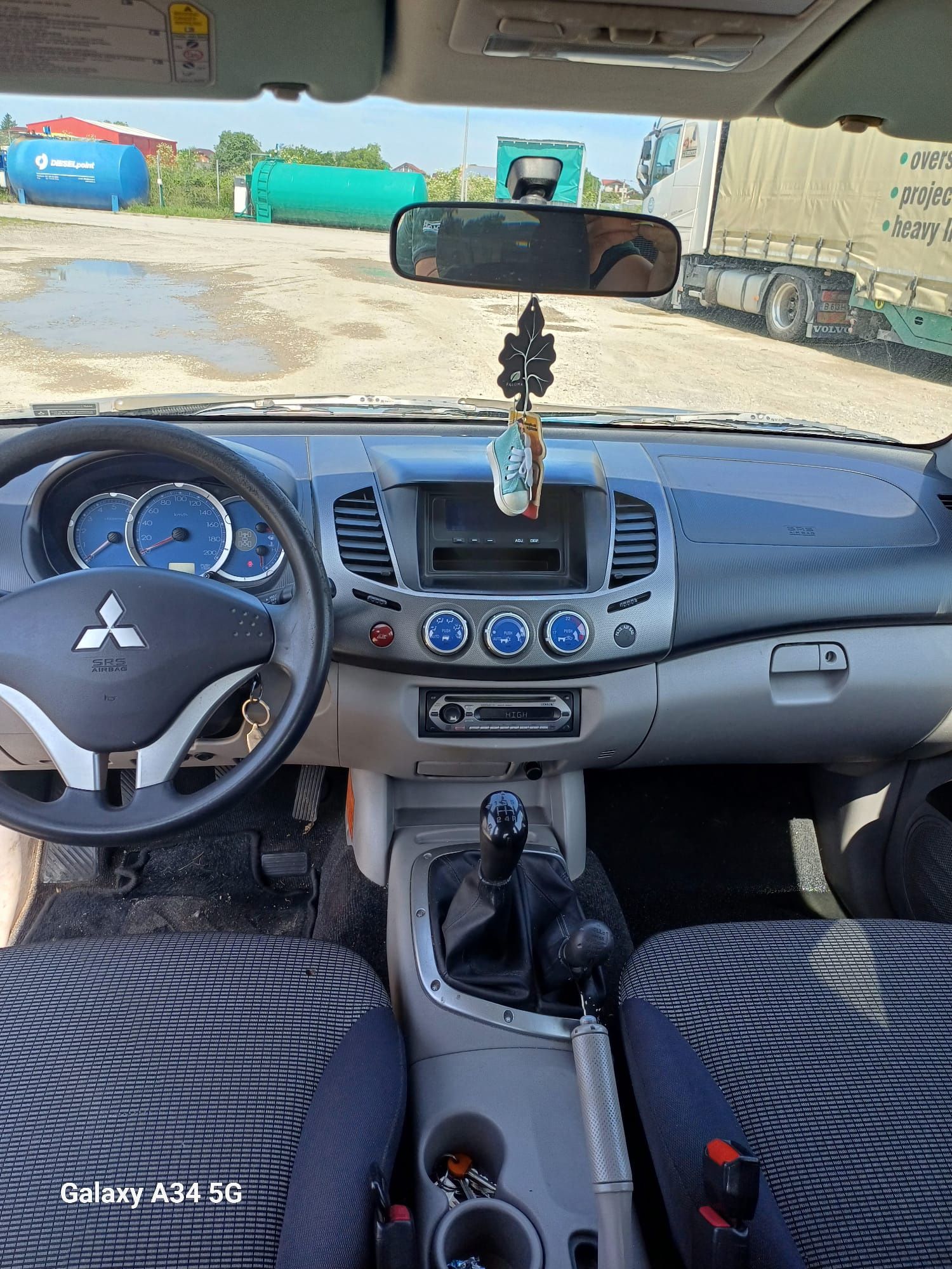 Vând Mitzubishi L200