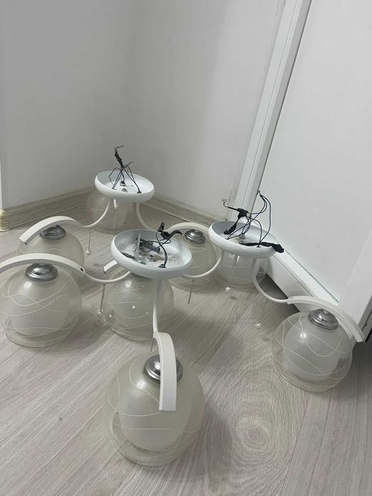 3 люстры (2 с 3 завитками, 1 с 2 завитками)