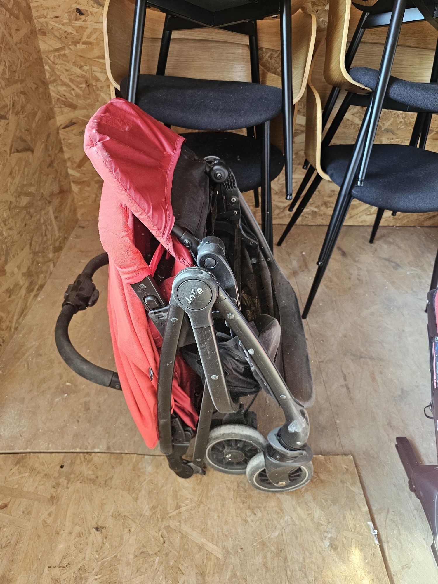 Set bebelus joie, scaun cu isofix si carucior pliabil usor