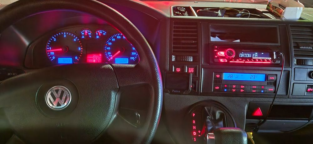 VW Transporter Caravelle