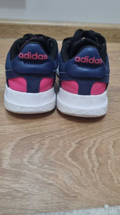 Маратонки ADIDAS