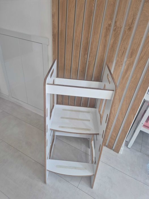 Монтесори кула бяла