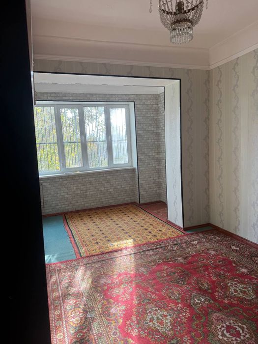 Новоида регистон магазин ёнида 2 хонали уй сотаман  без маклер