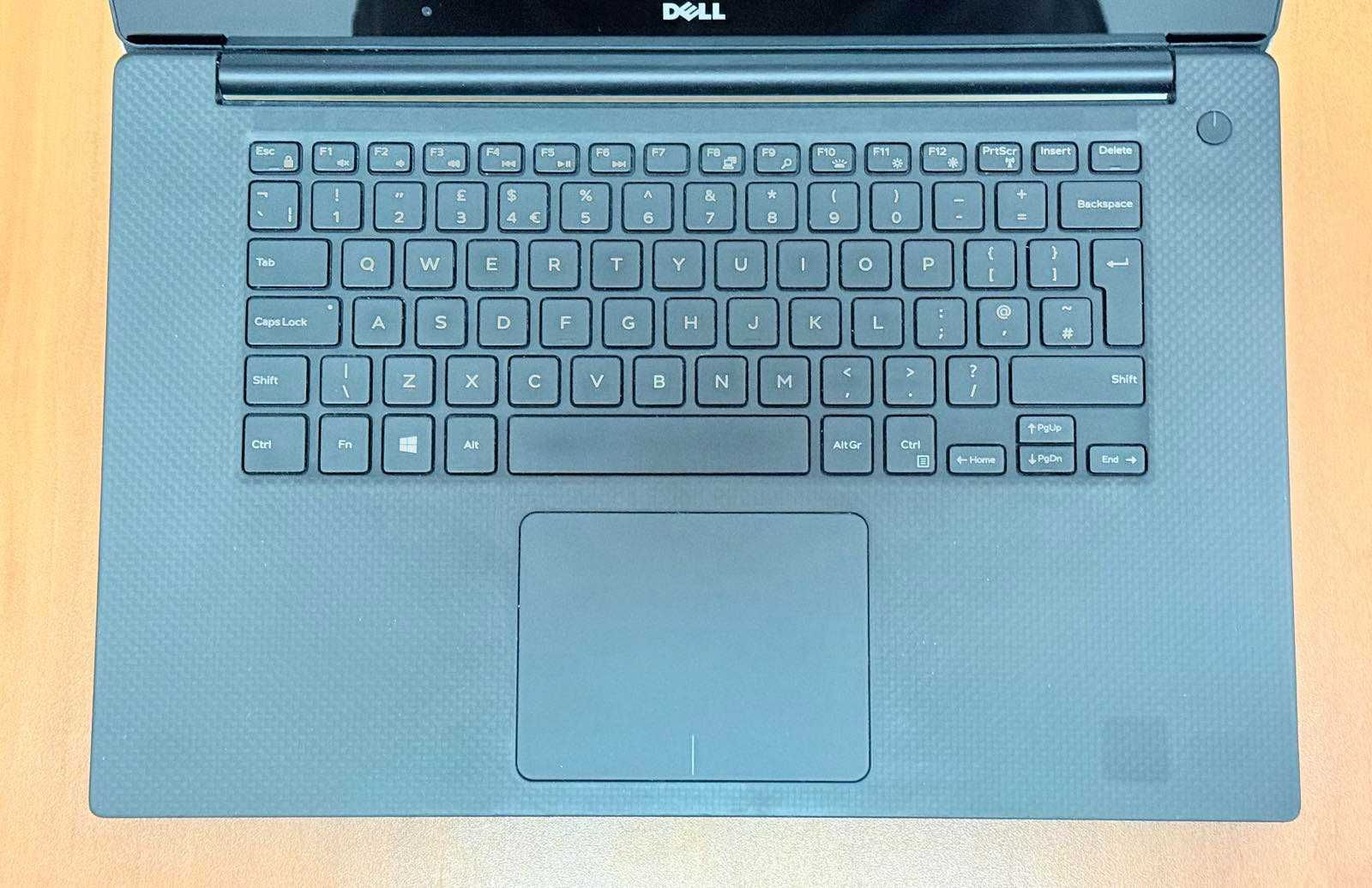 Core i7-8850H/16GB/256GB SSD/Quadro P1000/4K UHD 100% sRGB/Dell 5530
