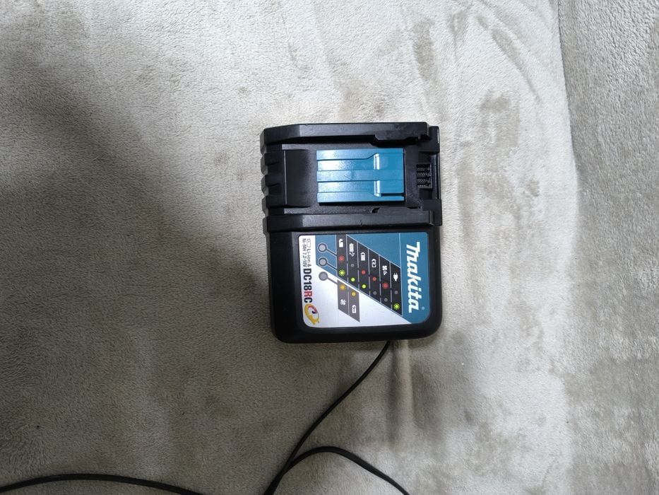 Încărcător Makita DC18RC