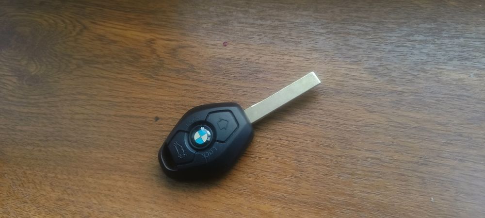 Cheie BMW cu cip baterie inclusa