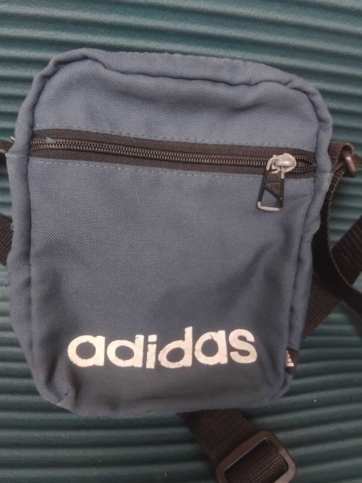 Adidas 100% оригинална мъжка чантичка