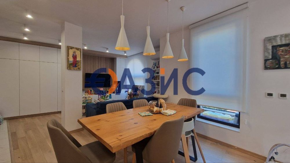 Продава се Четиристаен апартамент в Бургас, Център - 190 кв.м за 3527 €/кв.м - Снимка #11