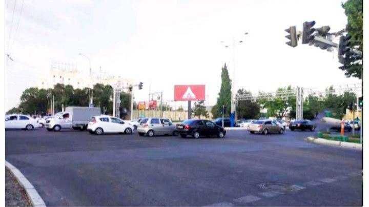 Led ekranda reklama.Реклама на Лед экранах.