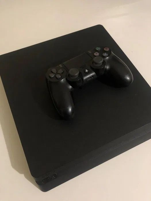 Playstation 4 slim