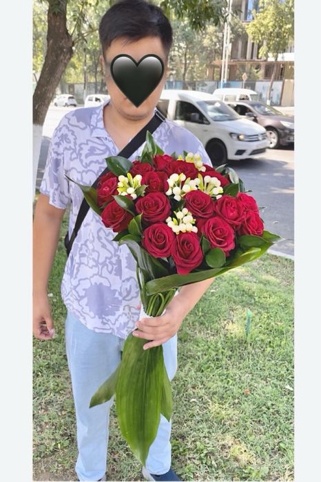 Buket gullar bargli savatli atirgul