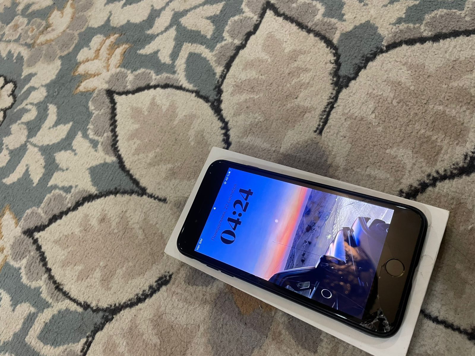 Продам iPhone 8+