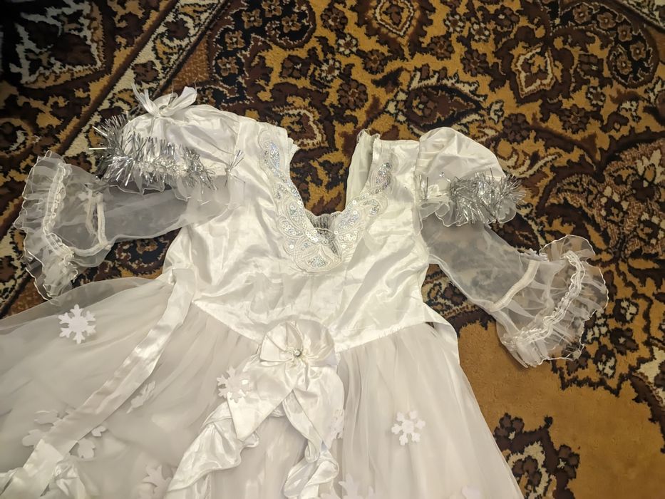 Продам детское платье Снежинка