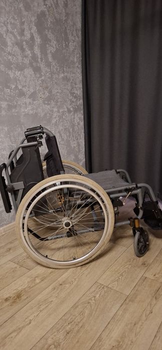 Продам инвалидную коляску