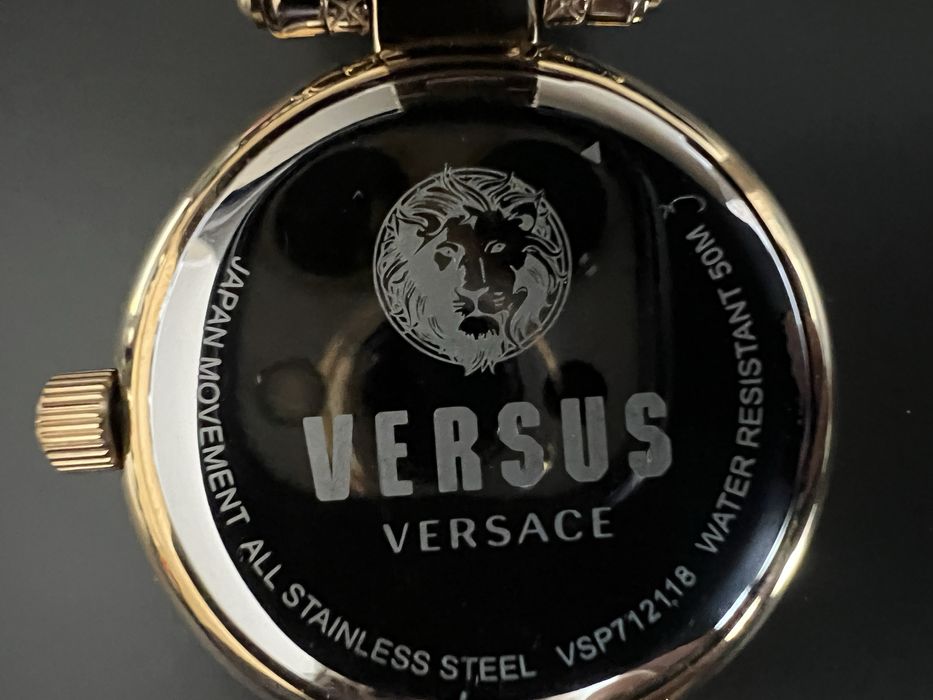 Часовник VERSUS VERSACE в “златно”