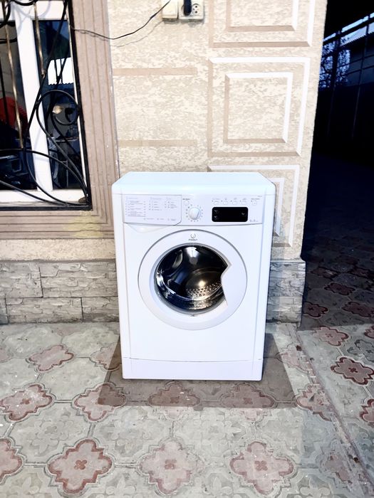 Продам стиральную машинку Индезит на 6кг  рабочая