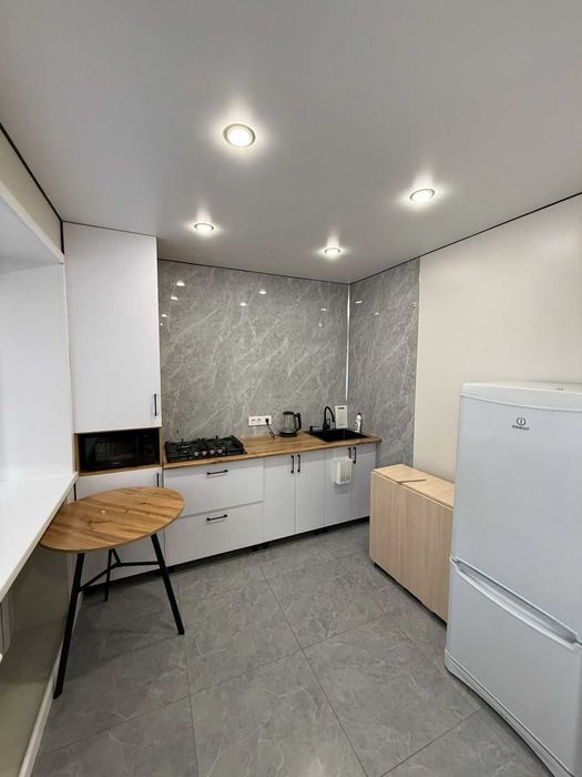 Продается 2х комнатная магазин Караван.