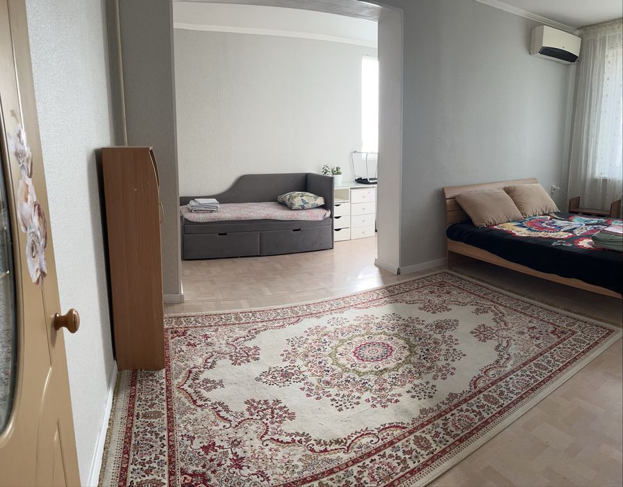 Аренда квартиры по суточно, 12 мкр., 1 этаж,