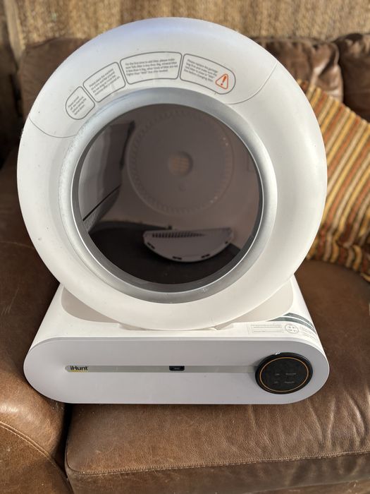 Pisica - copac si litiera automata