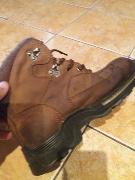 Vand ghete de piele intoarsa