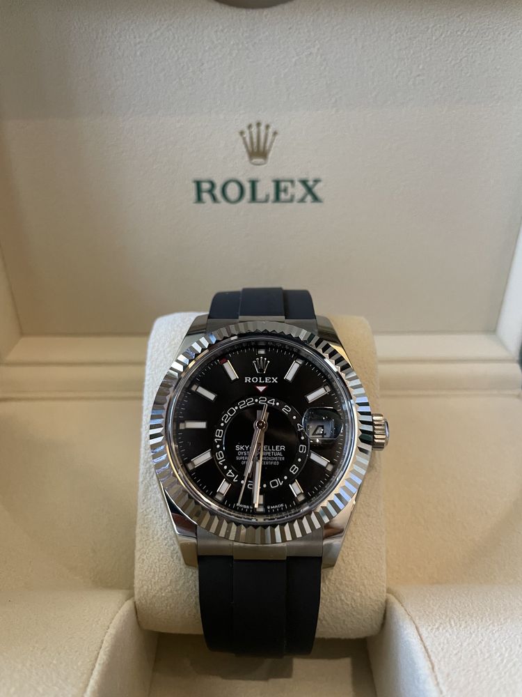 Часовник Rolex Sky-Dweller 18k White Gold Black Dial Oysterflex