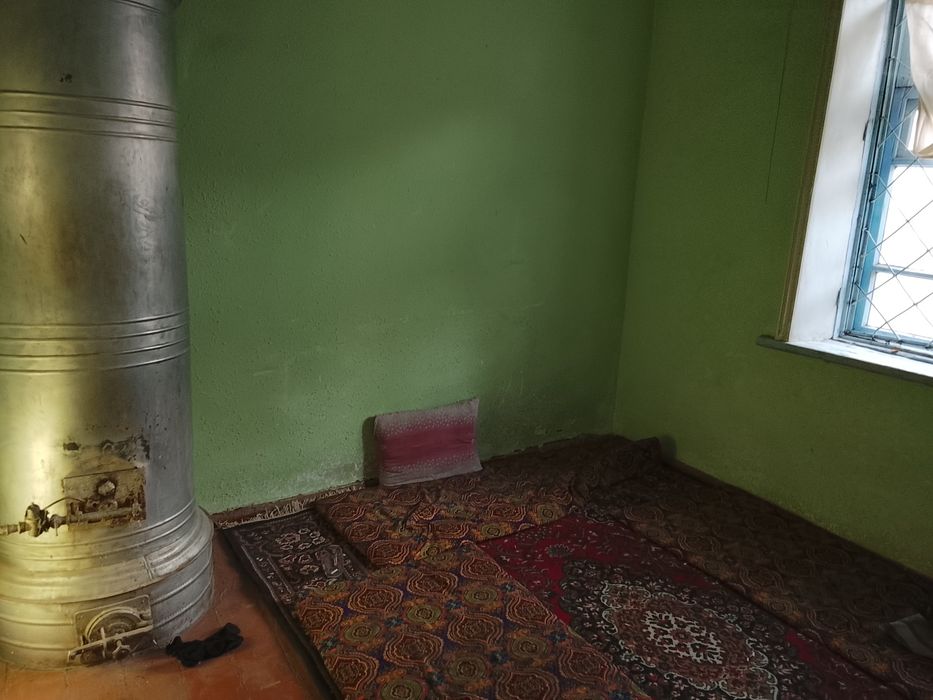 3 xonali 1 qavat uy sotiladi 240 mln kami bor