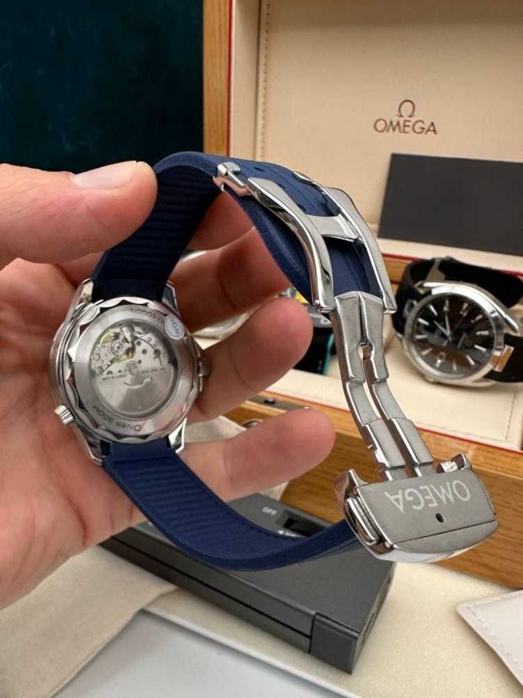Omega Seamaster Diver 300m blue-white dial