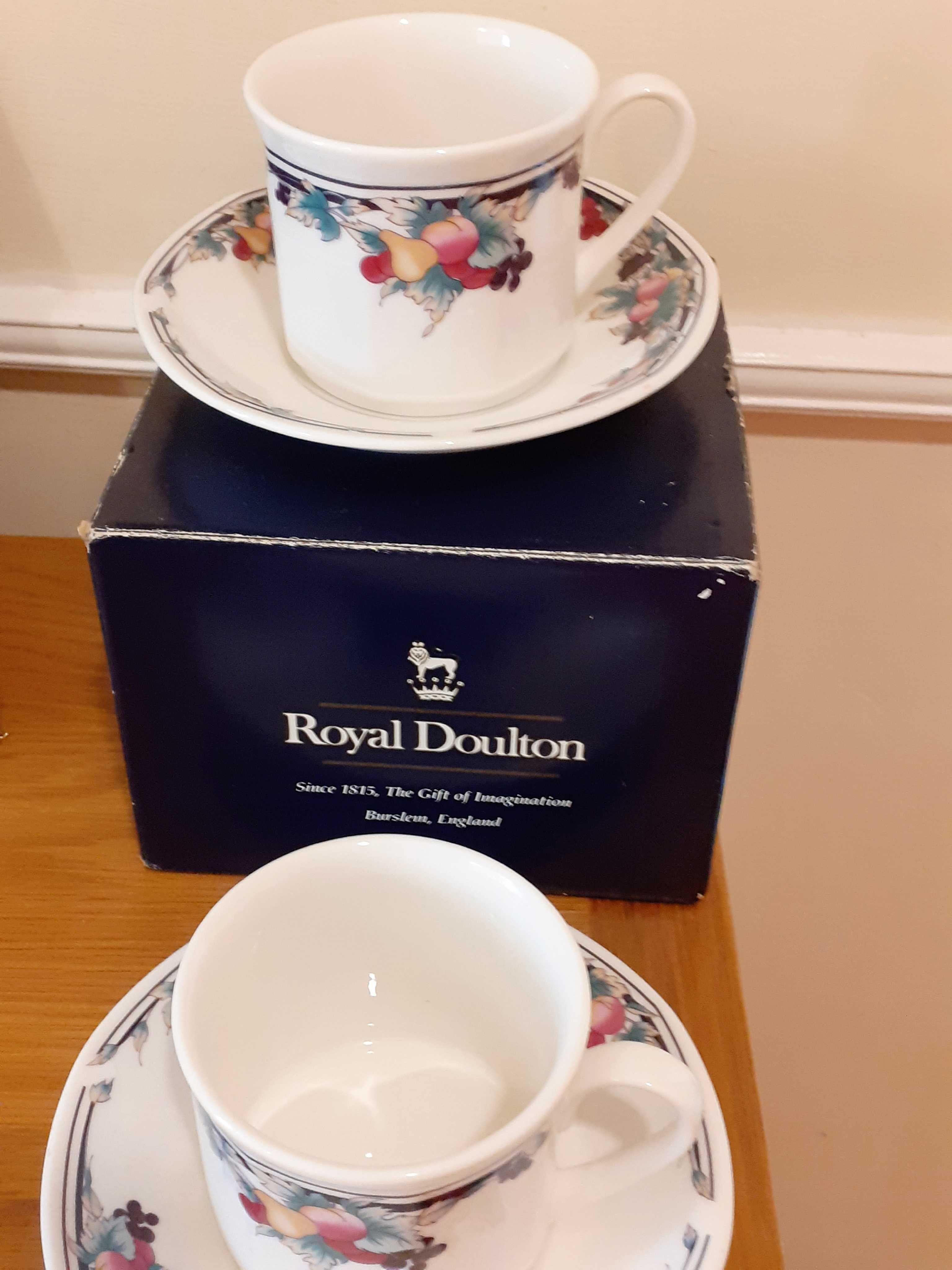 Две чаши за кафе (чай) Royal Doulton и кристален пепелник