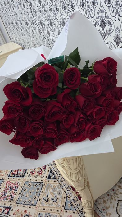 Шикарный розы метровый 33 штук