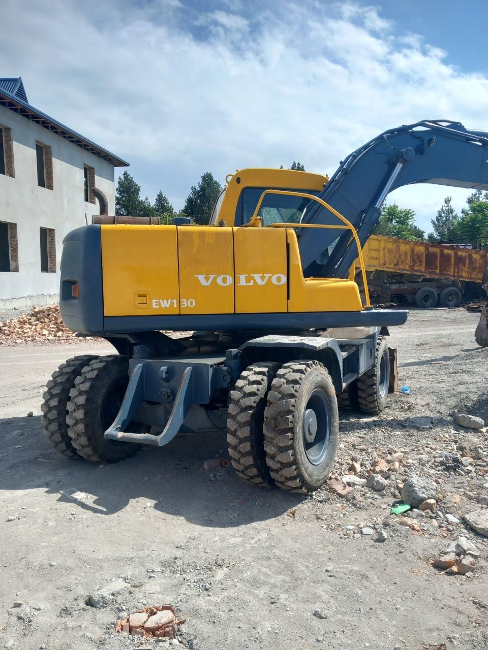 Экскаватор Volvo EW130 сотилади / Ekskvator волво sotiladi