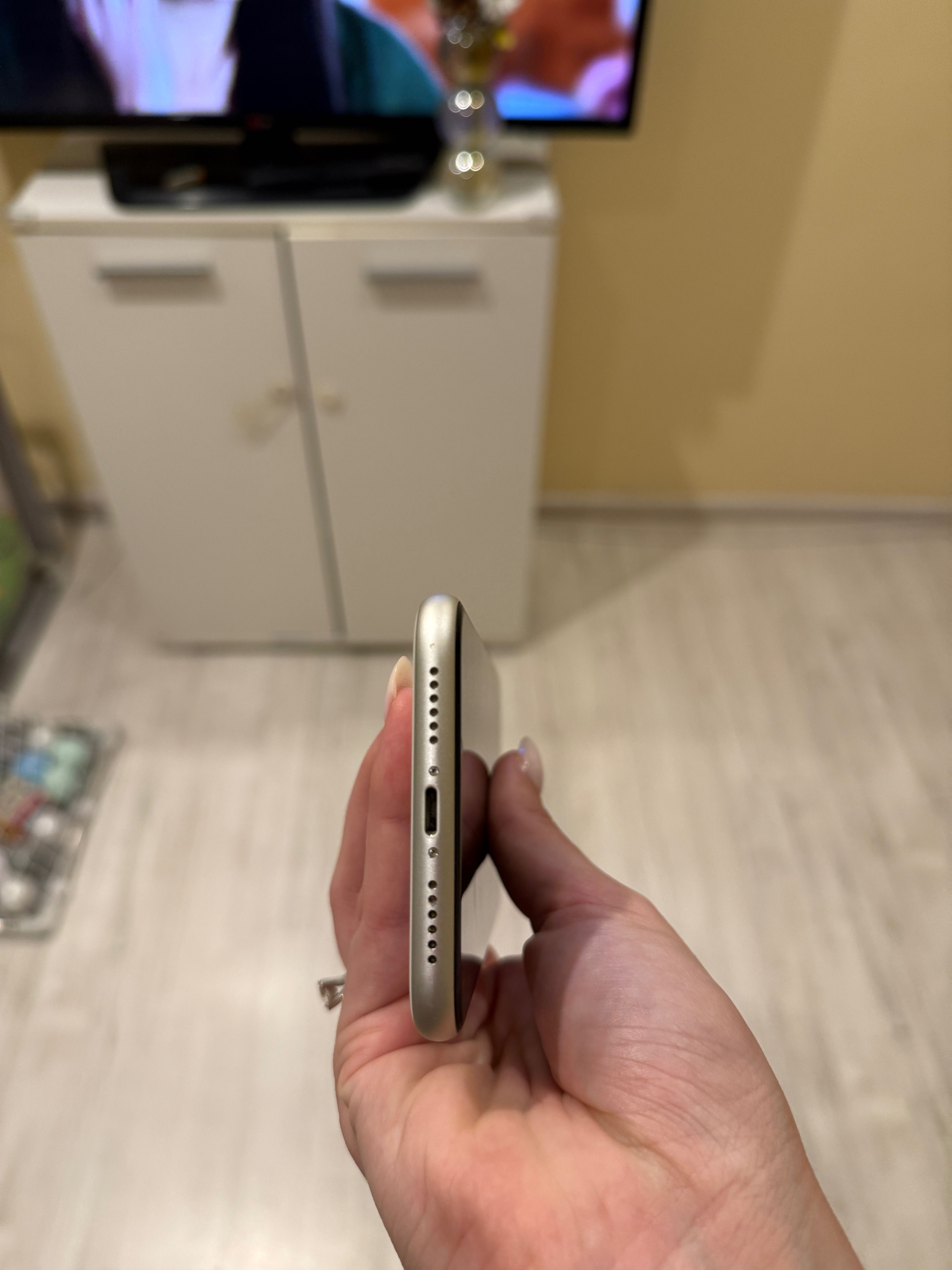 iPhone 11.  64 GB