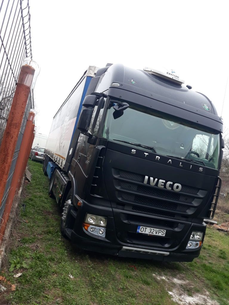 Vând camion tractor cu semiremorca  remorca iveco remorca 2004 stralin