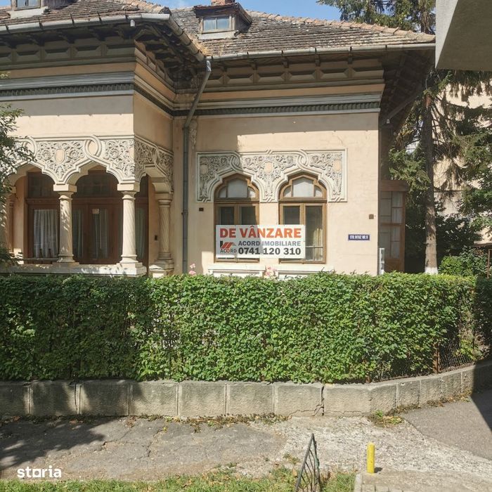 Ultracentral = OITUZ, Casa/Vila