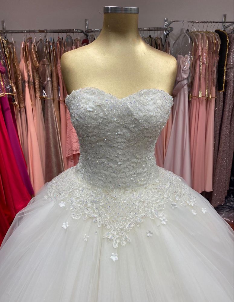 Vănd Rochie de Mireasa