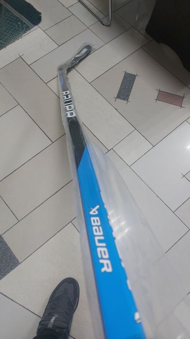 Продам хоккейную клюшку.