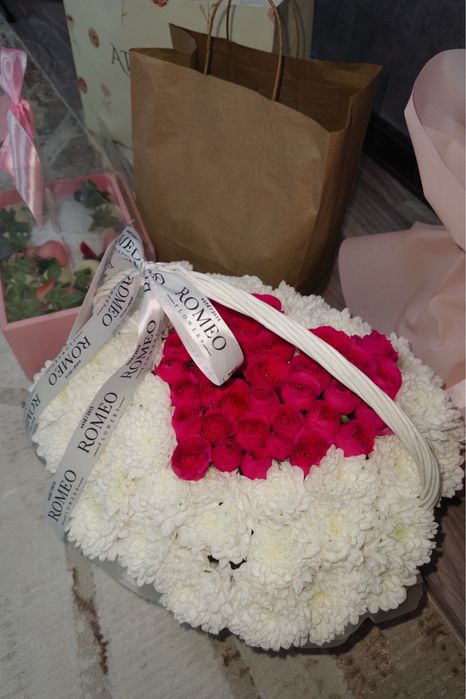 Букет цветы корзина форма сердце